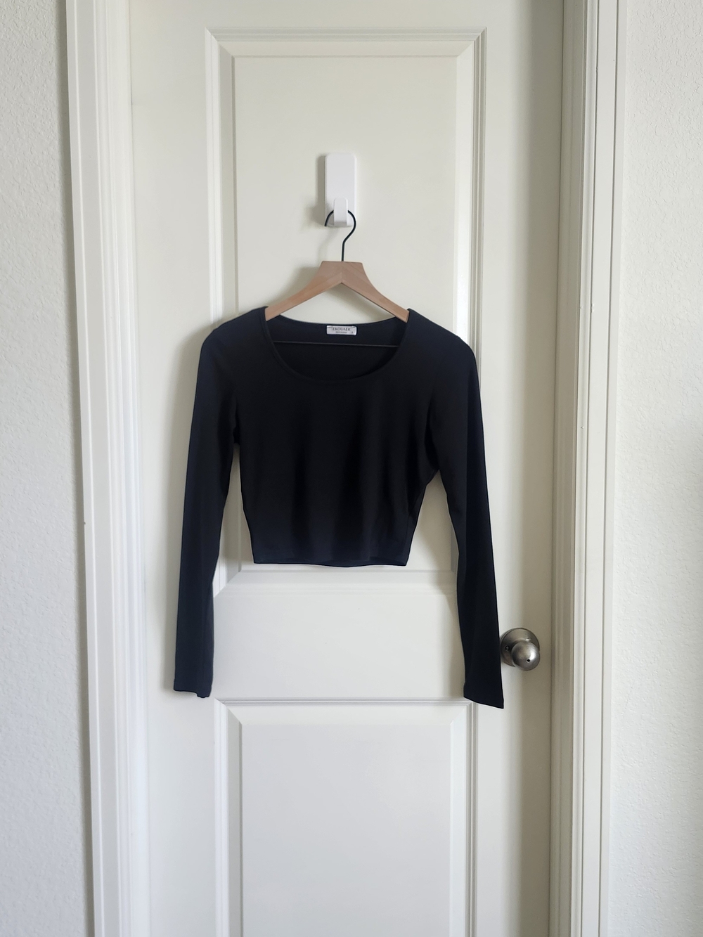 2 Long Sleeve Crop Tops - Picture 3 of 12